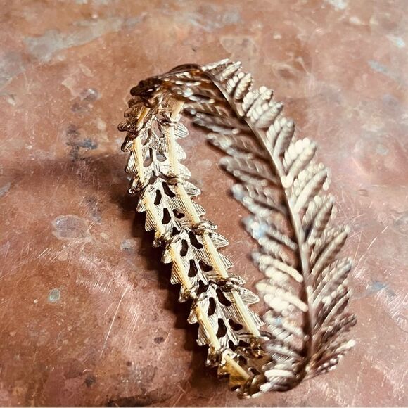 Vintage fern leaf stretch bracelet | brass toned - Picture 3 of 5